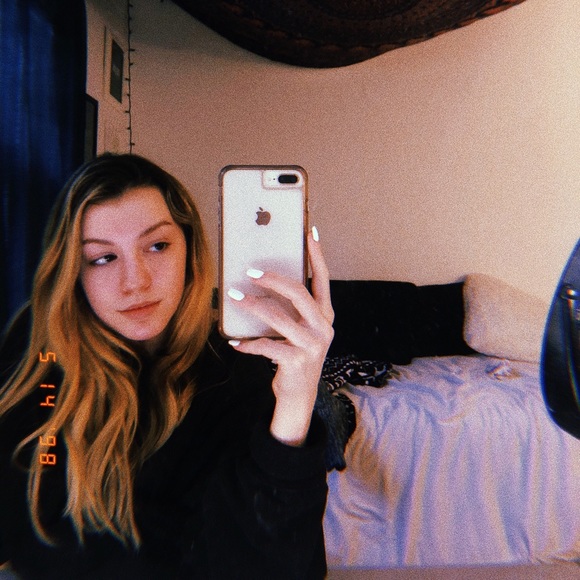 Meet your Posher, Madison - Picture 1 of 1